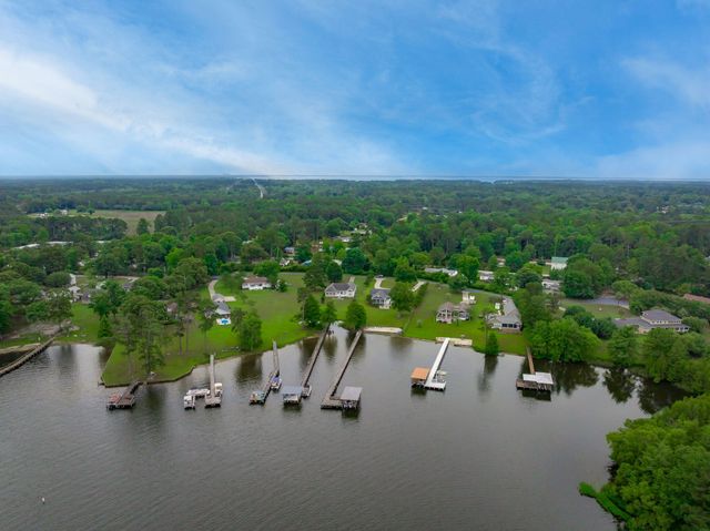 1170 Shore Drive, Manning, SC 29102