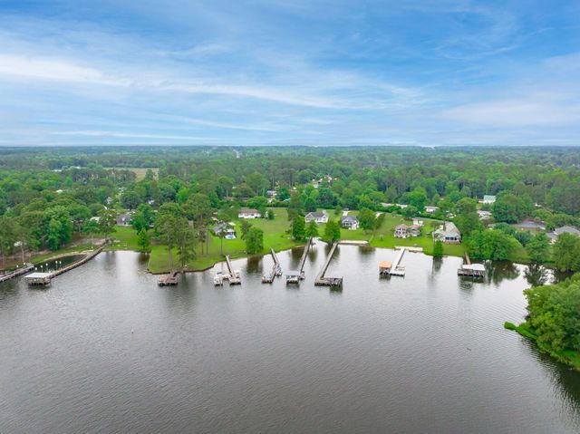 1170 Shore Drive, Manning, SC 29102