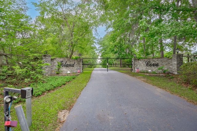 1170 Shore Drive, Manning, SC 29102