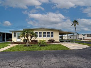 140 N FIJI CIRCLE, Englewood, FL 34223