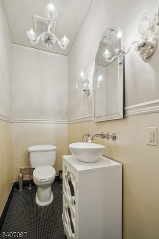 40 Highland Ave, Millburn Twp., NJ 07078