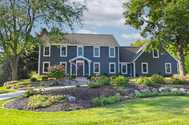 1375 Barrington Woods DRIVE, Brookfield, WI 53045