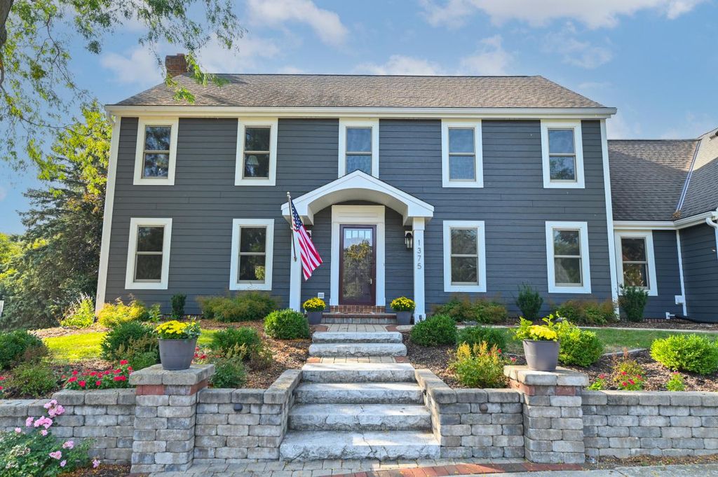 1375 Barrington Woods DRIVE, Brookfield, WI 53045