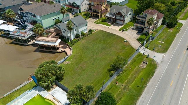 136 Starboard, San Leon, TX 77539