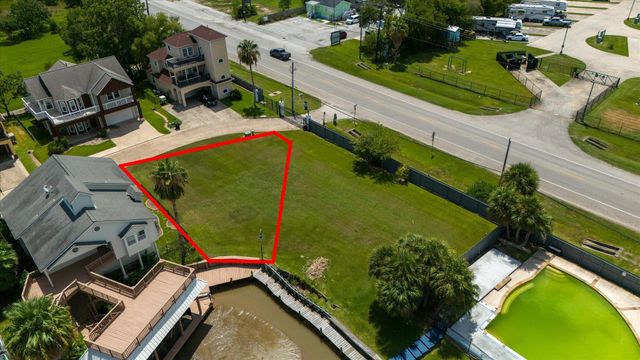 136 Starboard, San Leon, TX 77539