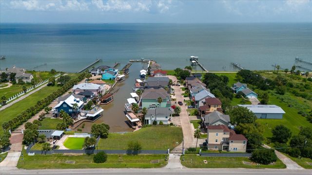136 Starboard, San Leon, TX 77539