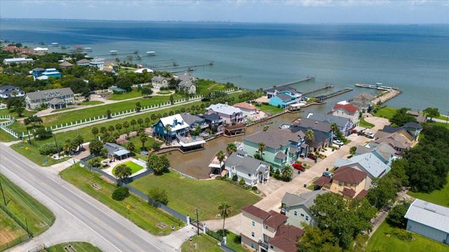 136 Starboard, San Leon, TX 77539