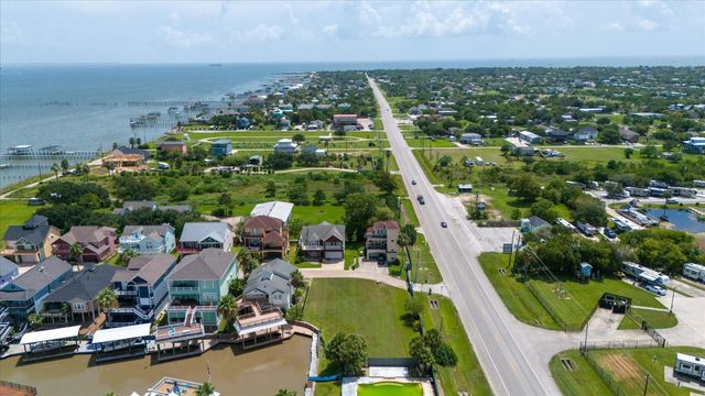 136 Starboard, San Leon, TX 77539