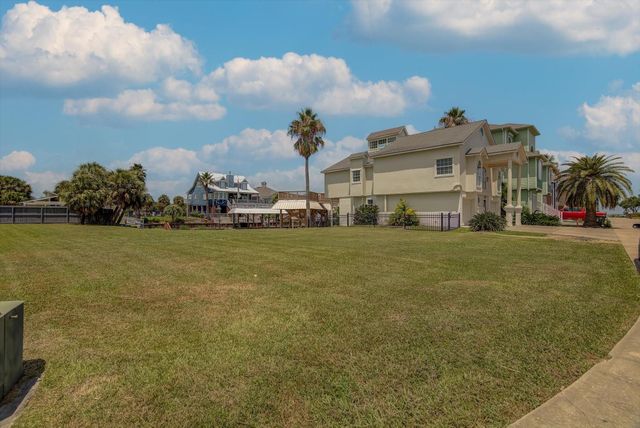 136 Starboard, San Leon, TX 77539
