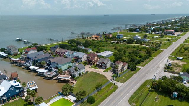 136 Starboard, San Leon, TX 77539