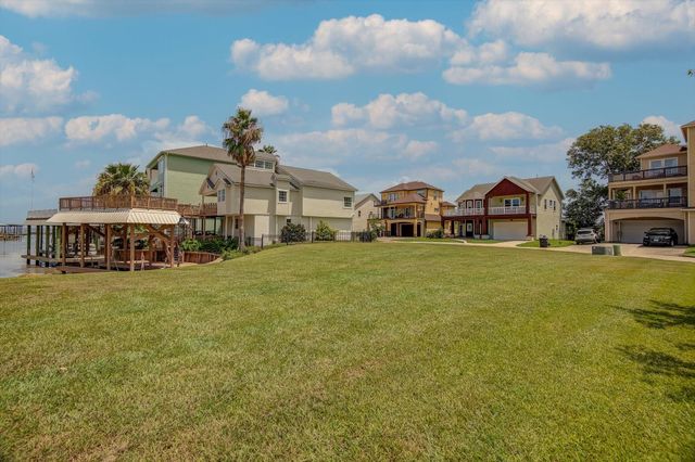 136 Starboard, San Leon, TX 77539