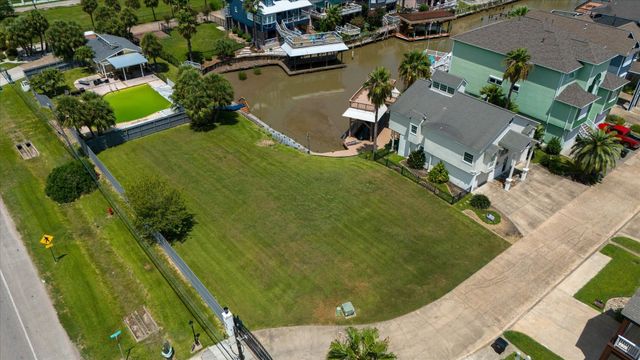 136 Starboard, San Leon, TX 77539
