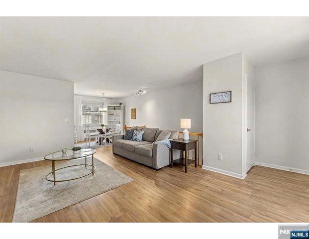 9 Wedgewood Drive 93, Verona, NJ 07044