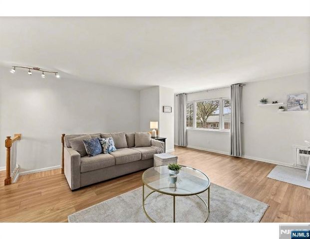 9 Wedgewood Drive 93, Verona, NJ 07044