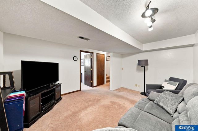 2401 NW 50 Street, Lincoln, NE 68524