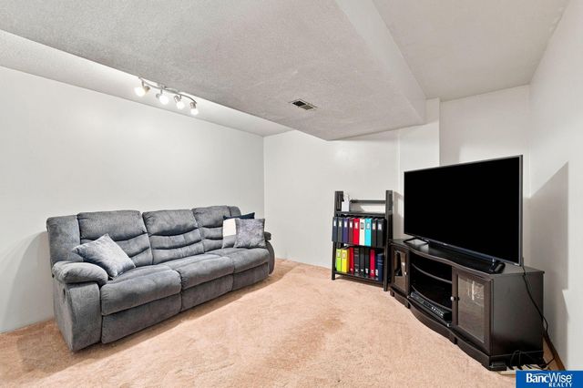 2401 NW 50 Street, Lincoln, NE 68524