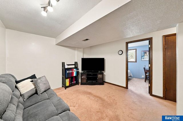 2401 NW 50 Street, Lincoln, NE 68524