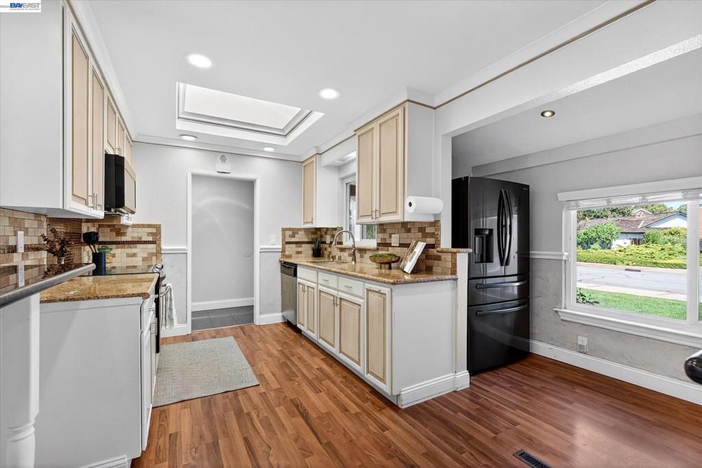 Image 5 of property listing at 38249 Alta Drive, Fremont, CA 94536