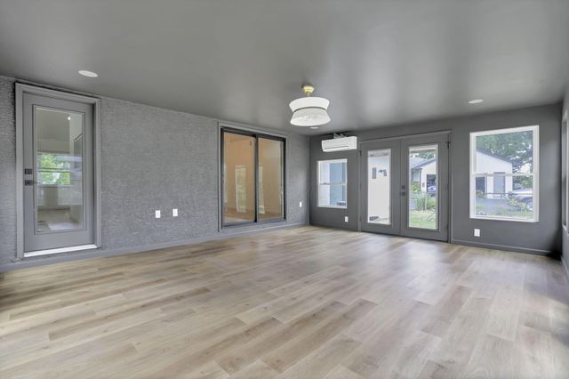 1285 Kingsgate Road, Columbus, OH 43221