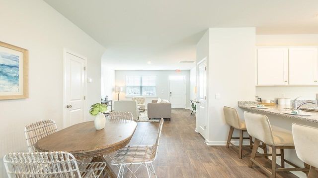327 Lake Ridge Boulevard, Summerville, SC 29483