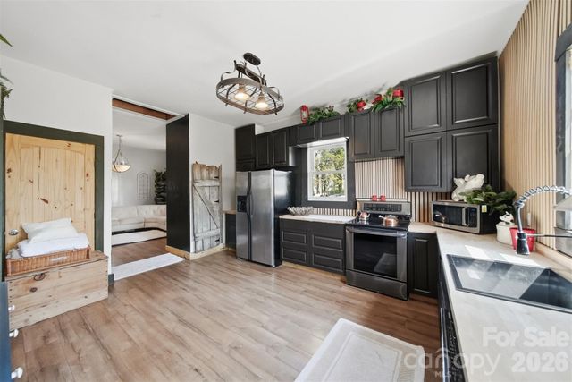507 Oak Street SW, Lenoir, NC 28645