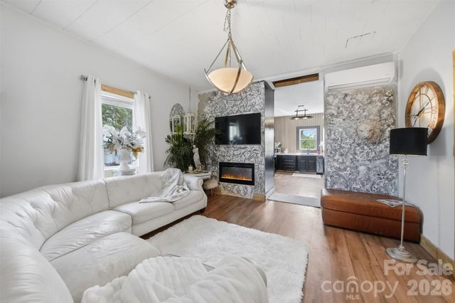 507 Oak Street SW, Lenoir, NC 28645