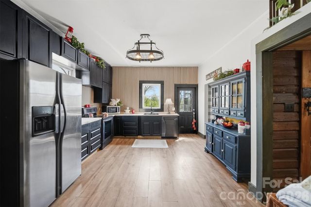 507 Oak Street SW, Lenoir, NC 28645