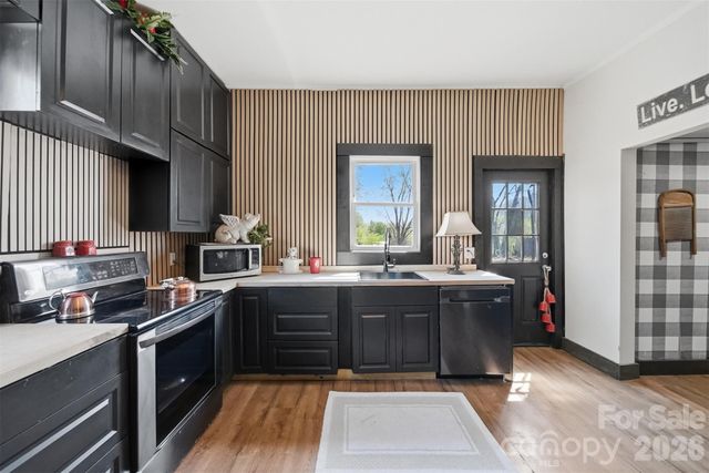 507 Oak Street SW, Lenoir, NC 28645