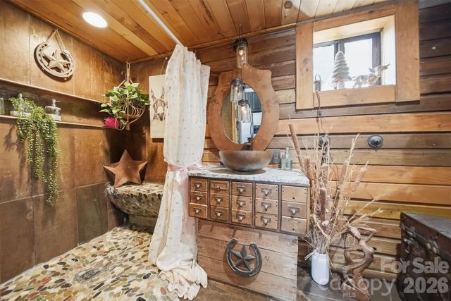 507 Oak Street SW, Lenoir, NC 28645