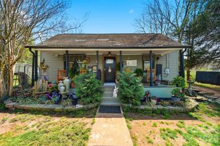 507 Oak Street SW, Lenoir, NC 28645