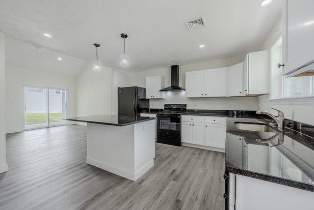 109 Navy Yard Rd, Dracut, MA 01826