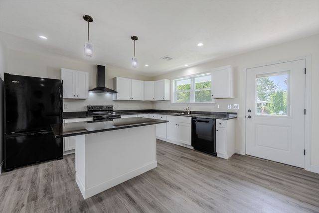 109 Navy Yard Rd, Dracut, MA 01826