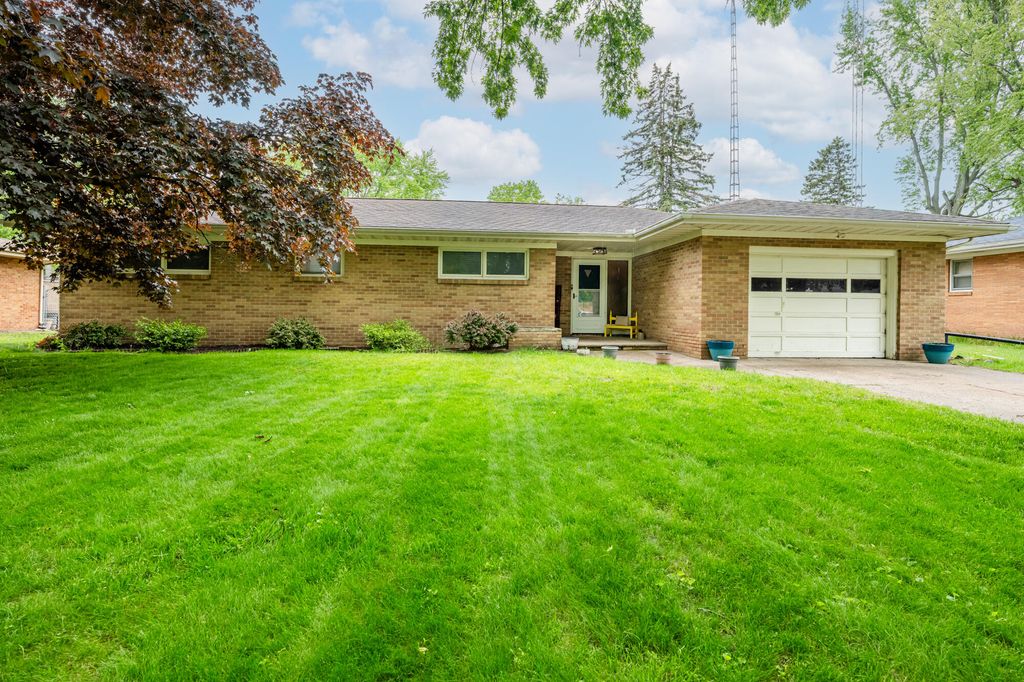 334 Hoover Avenue, Benton Harbor, MI 49022
