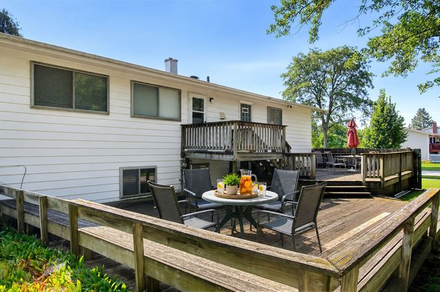 406 N Williams Drive, Palatine, IL 60074