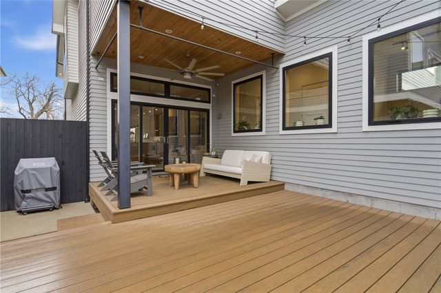 212 SE 7th Street, Bentonville, AR 72712