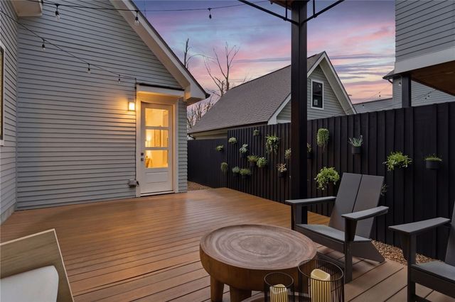 212 SE 7th Street, Bentonville, AR 72712