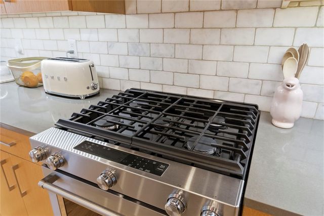 212 SE 7th Street, Bentonville, AR 72712