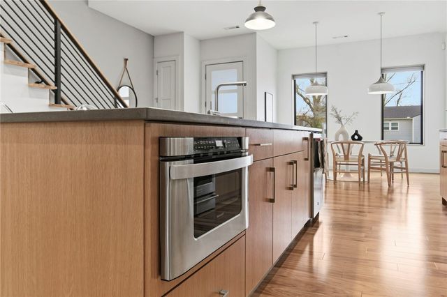 212 SE 7th Street, Bentonville, AR 72712