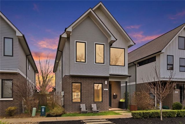 212 SE 7th Street, Bentonville, AR 72712