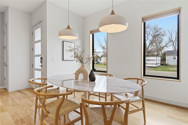 212 SE 7th Street, Bentonville, AR 72712