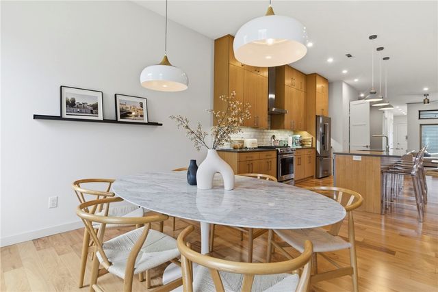 212 SE 7th Street, Bentonville, AR 72712