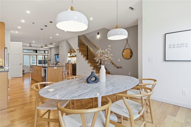 212 SE 7th Street, Bentonville, AR 72712