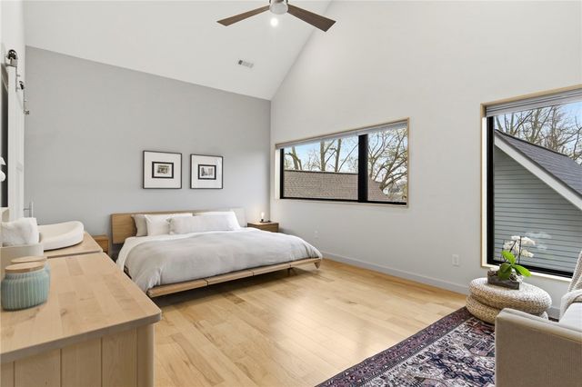 212 SE 7th Street, Bentonville, AR 72712