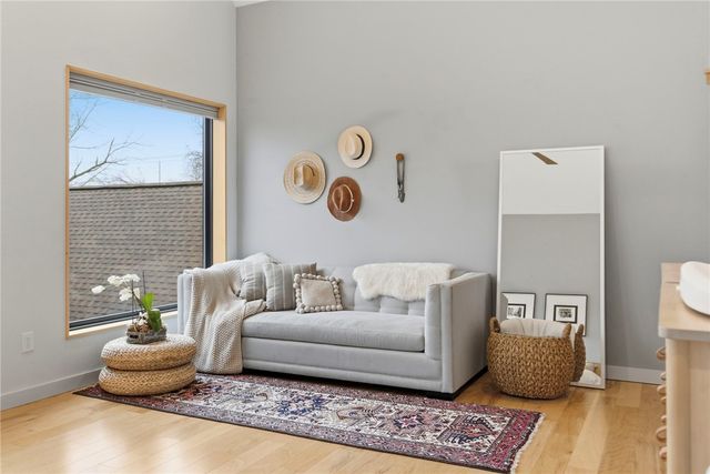 212 SE 7th Street, Bentonville, AR 72712