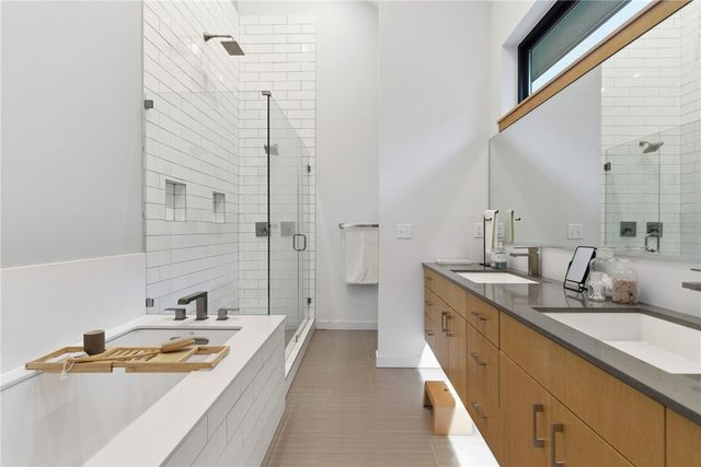 212 SE 7th Street, Bentonville, AR 72712