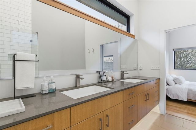 212 SE 7th Street, Bentonville, AR 72712