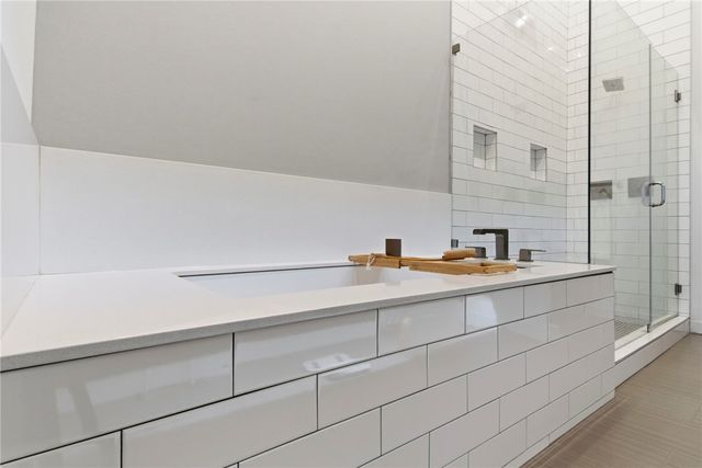 212 SE 7th Street, Bentonville, AR 72712