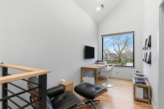 212 SE 7th Street, Bentonville, AR 72712