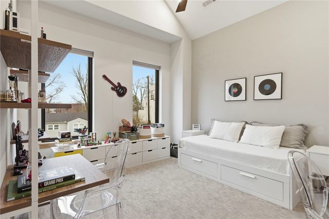 212 SE 7th Street, Bentonville, AR 72712