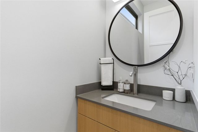 212 SE 7th Street, Bentonville, AR 72712